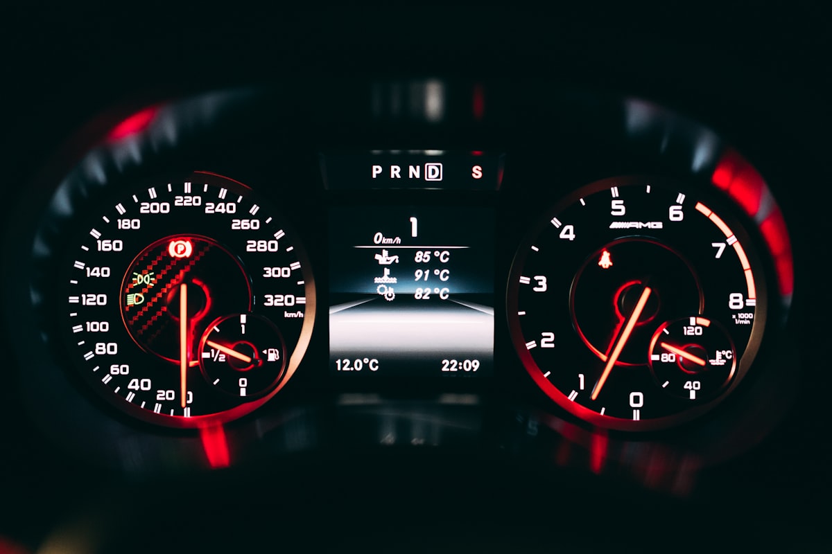 Velocímetro de carro — economia de combustível